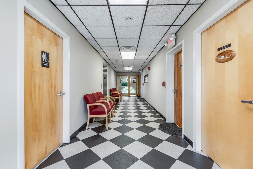 More Photos Of 223 W Montauk Hwy, Hampton Bays Medical For Lease