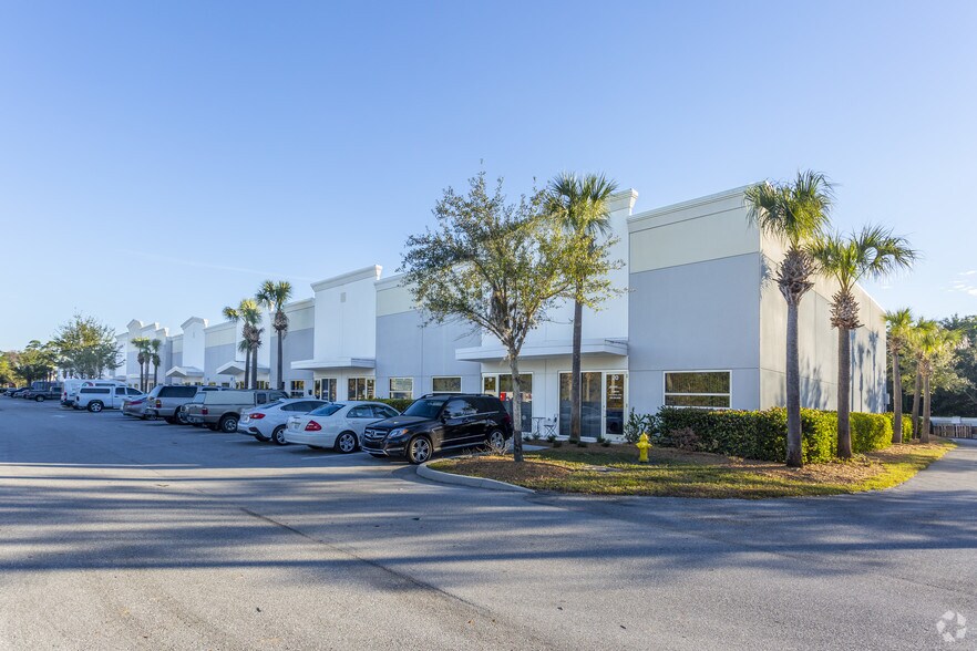 More Photos Of 5701 Country Lakes Dr, Fort Myers Service For Lease