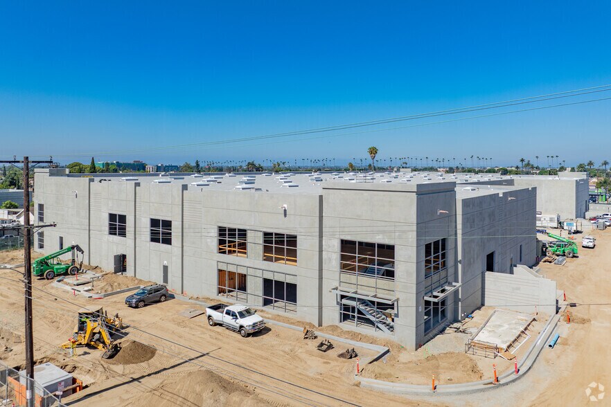 More Photos Of 6375 Wilmington Ave, Los Angeles Unknown For Lease