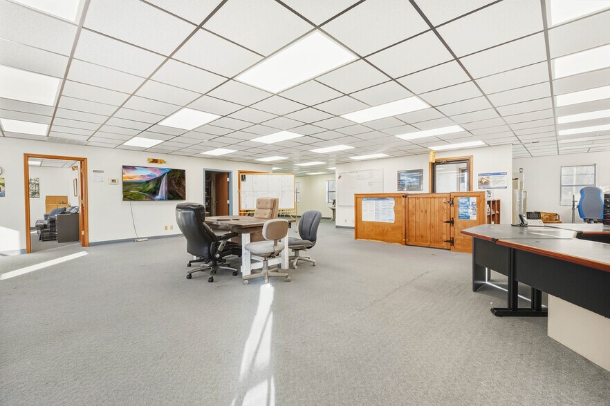 More Photos Of 604 Industrial Park Dr, Eldon Office For Sale