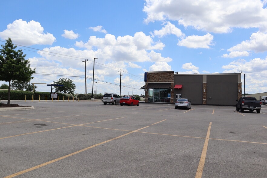 More Photos Of 7907 W Loop 1604 E, San Antonio Freestanding For Lease