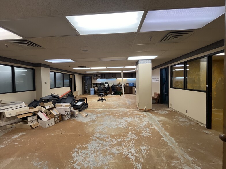 More Photos Of 624 30th ave, Hutchinson Office For Sale