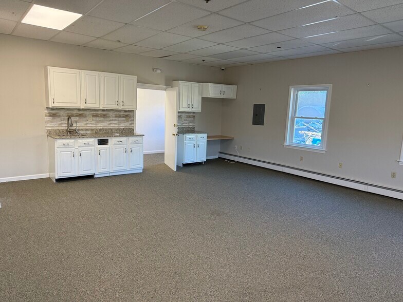 More Photos Of 329 W Main St, Northborough Flex For Lease