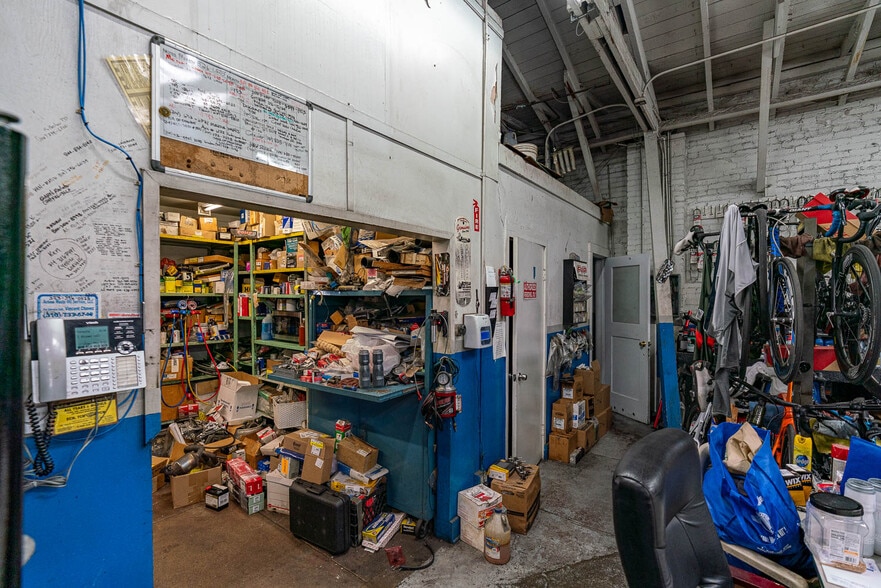 More Photos Of 242 W Commonwealth Ave, Fullerton Auto Repair For Sale