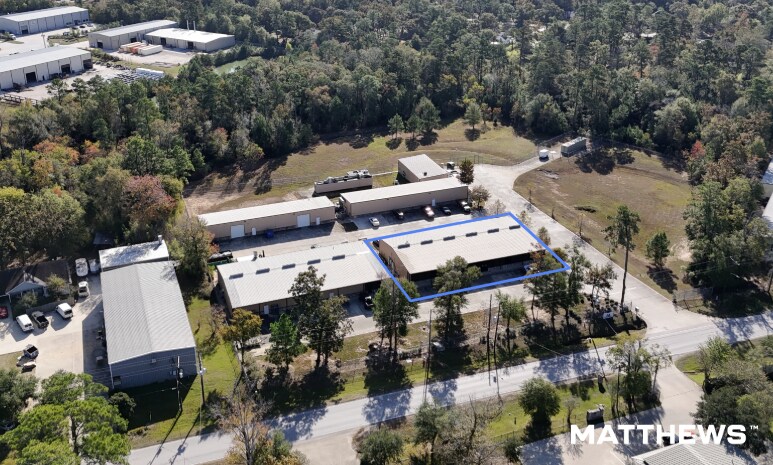 Primary Photo Of 2014 Airport Rd, Conroe Unknown For Lease