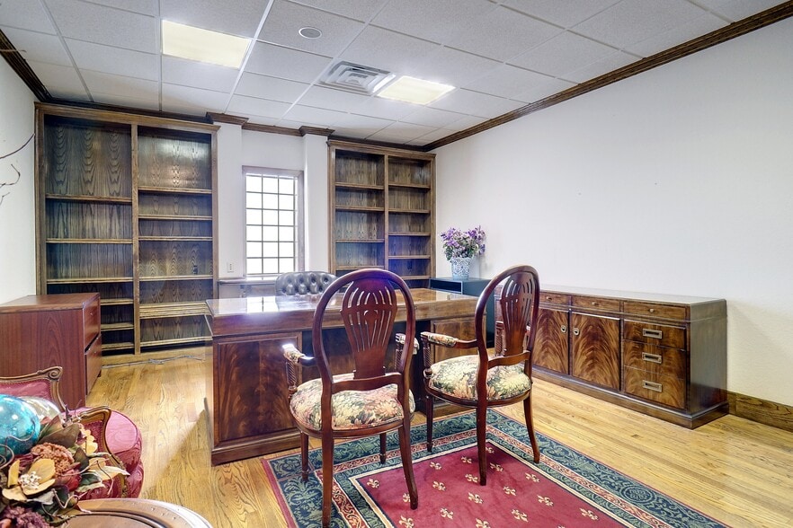 More Photos Of 1303 Northwest Hwy, Garland Office For Lease