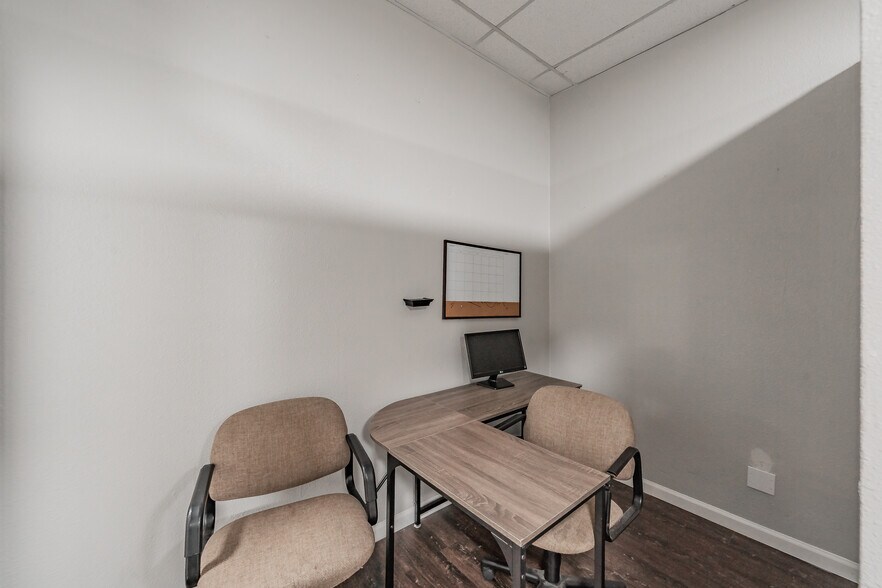 More Photos Of 7235 Glenview Dr, Richland Hills Office For Sale