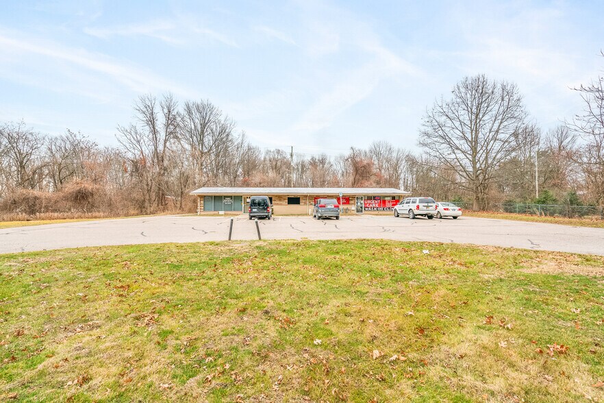 More Photos Of 13727-13739 S Huron River Dr, Romulus Storefront Retail Office For Sale