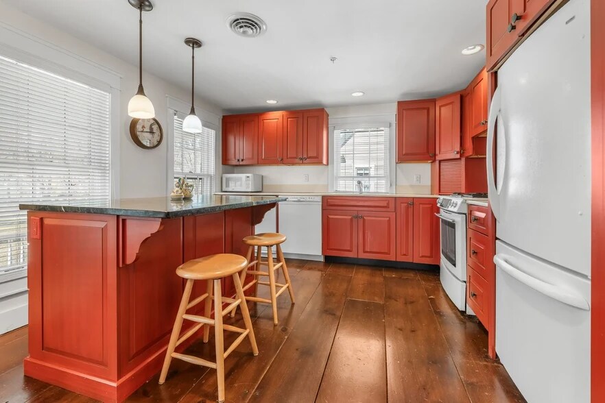 More Photos Of 31 Huntington Pl, Rochester Apartments For Sale