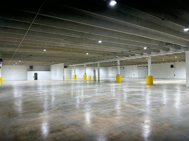 More Photos Of 6599 NW 74th Ave, Miami Warehouse For Lease
