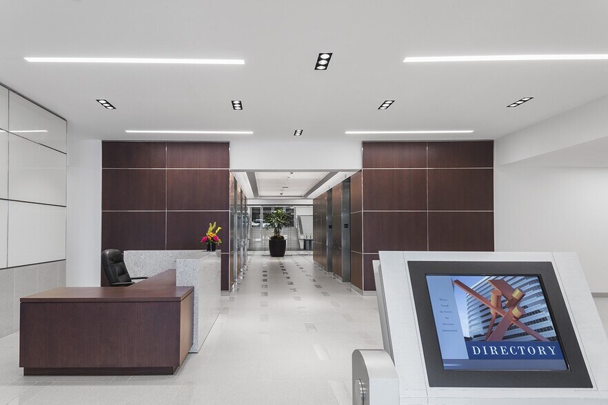 More Photos Of 2950 N Loop Fwy W, Houston Office For Lease