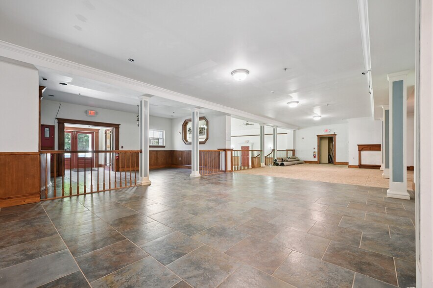 More Photos Of 56 Main St, Stamford Hotel For Sale