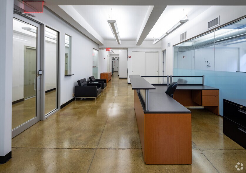 More Photos Of 589 Eighth Ave, New York Loft Creative Space For Lease