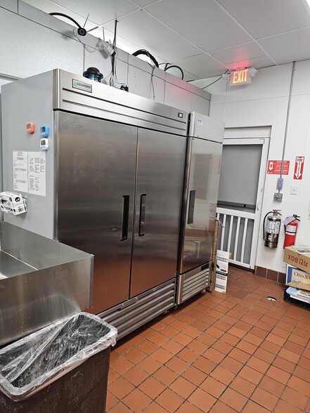 More Photos Of 211 Providence Rd, Chesapeake General Retail For Sale