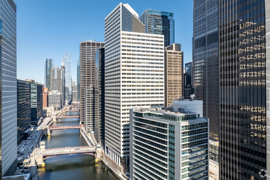 More Photos Of 200 S Wacker Dr, Chicago Office For Lease