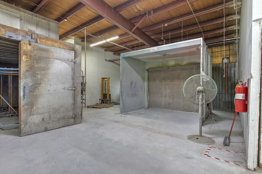 More Photos Of 106 Dunn Ave N, Hinckley Industrial For Lease
