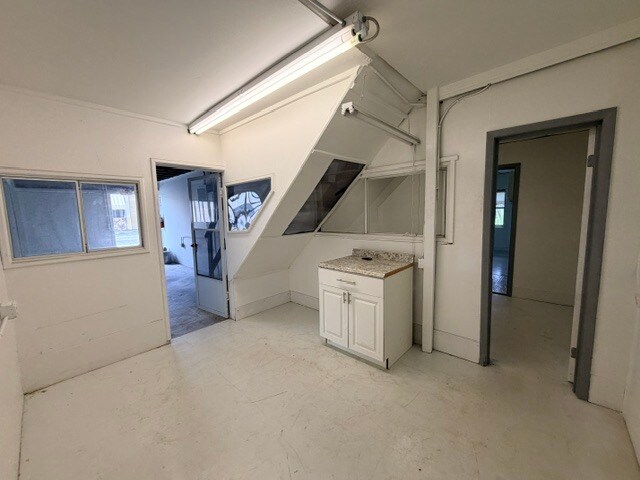 More Photos Of 1725 S Nova Rd, Daytona Beach Warehouse For Sale