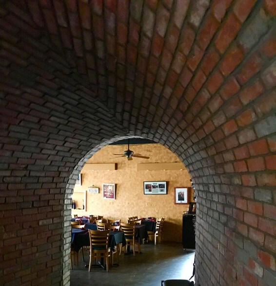 More Photos Of 1424 Washington Ave, Waco Restaurant For Sale