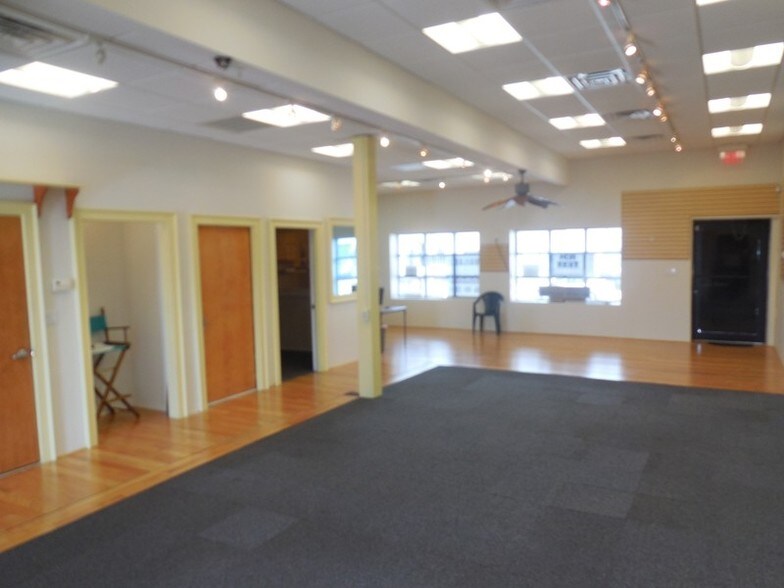 More Photos Of 377 Woodcleft Ave, Freeport Storefront Retail Residential For Sale