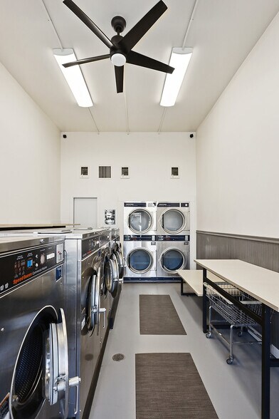 More Photos Of 501 Deschutes Ave, Maupin Freestanding For Sale