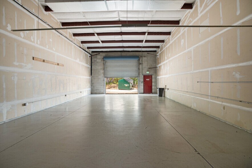 More Photos Of 1882 Porter Lake Dr, Sarasota Light Manufacturing For Sale