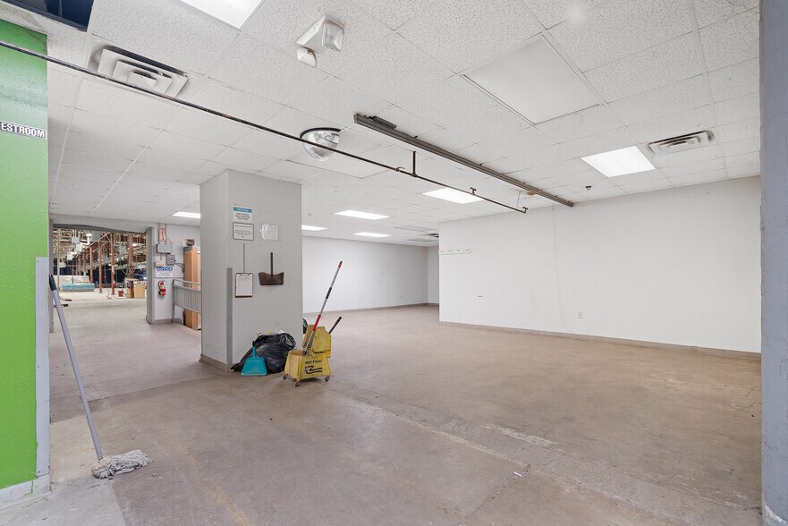 More Photos Of 713 E Austin Blvd, Nevada Warehouse For Sale