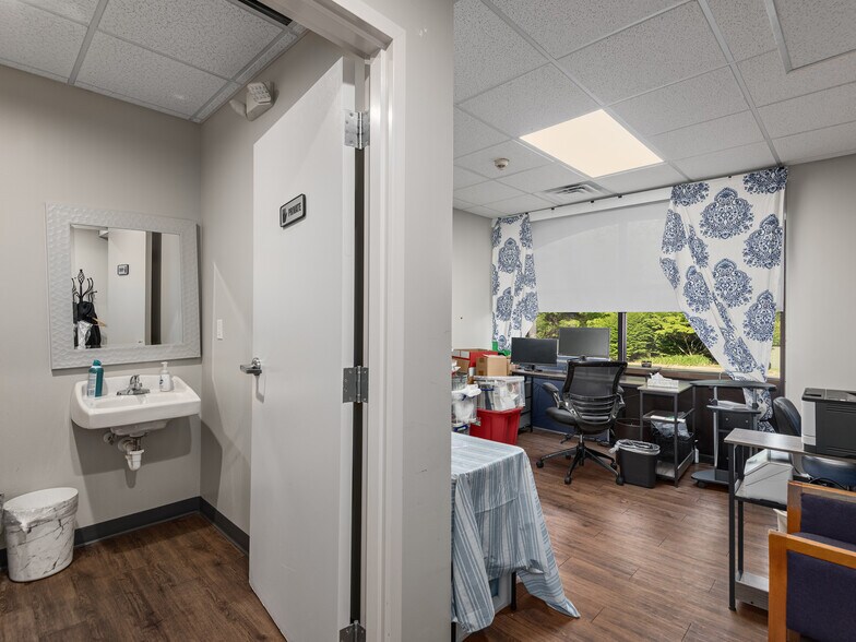 More Photos Of 4 Medical Park Dr, Asheville Medical For Sale