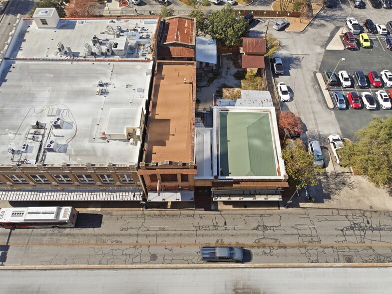 More Photos Of 111-113 N Flores St, San Antonio Storefront Retail Residential For Sale