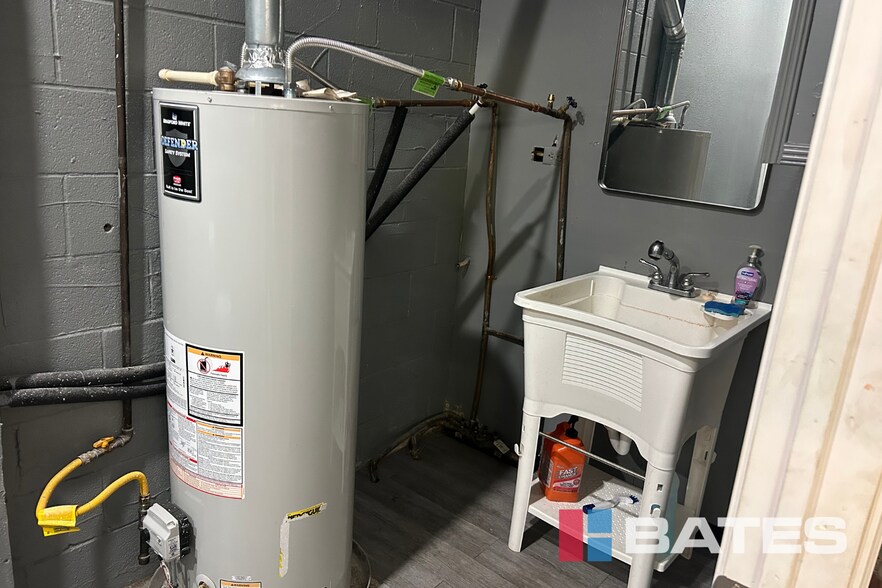 More Photos Of 2921 E Abram St, Arlington Manufacturing For Sale