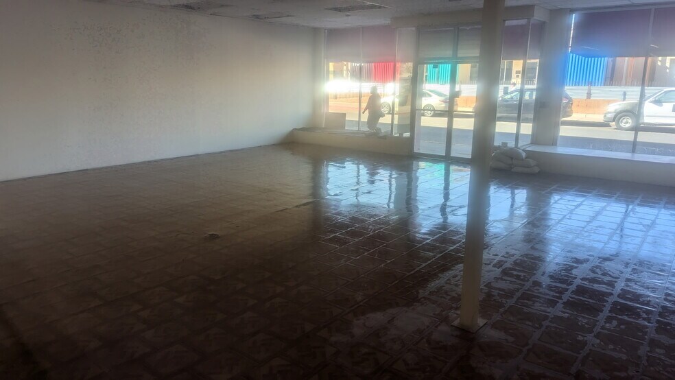 More Photos Of 156-160 N Morley Ave, Nogales Storefront Retail Residential For Lease