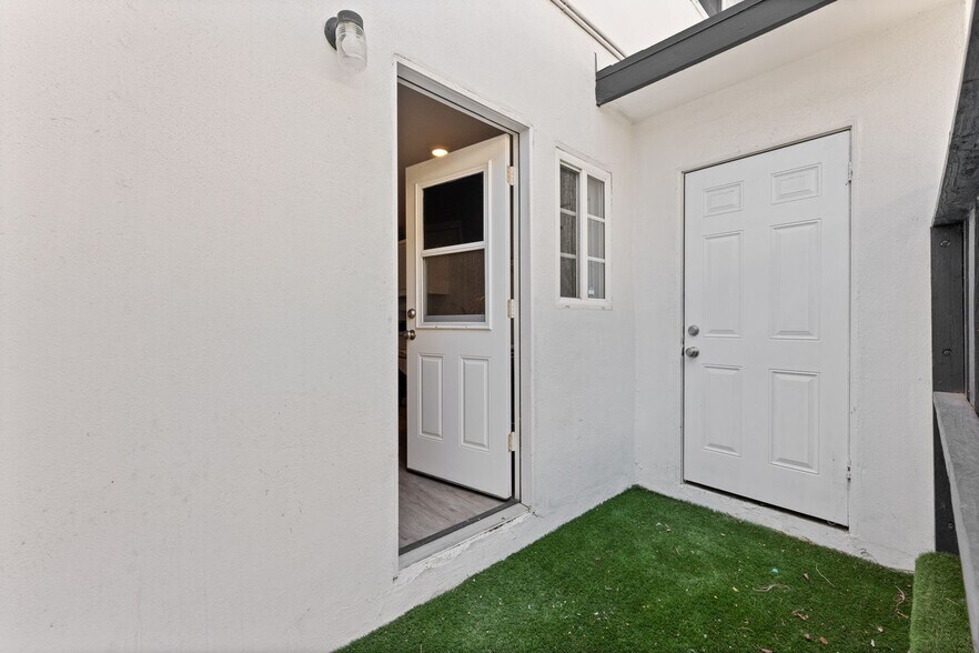 More Photos Of 595 7th St, Imperial Beach Apartments For Sale
