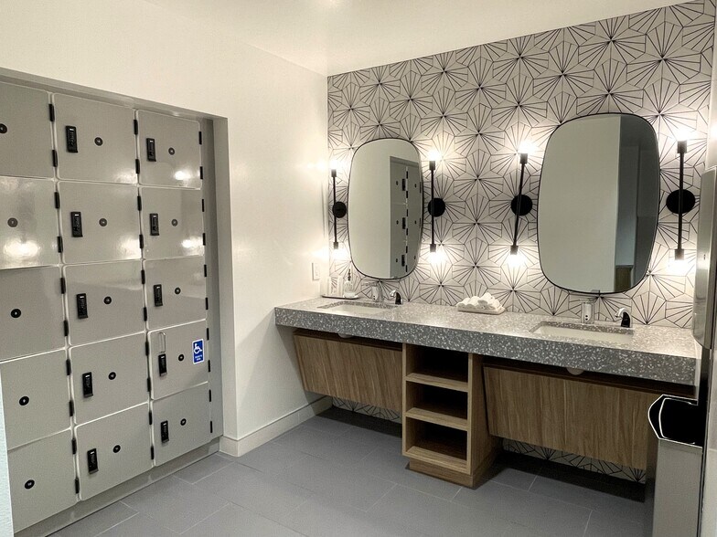 More Photos Of 400 Corporate Pointe, Culver City Unknown For Lease