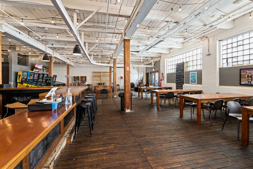 More Photos Of 1936 Revere Beach Pky, Everett Warehouse For Sale