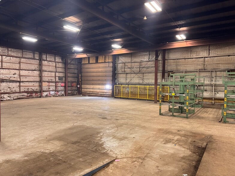 More Photos Of 135 York Street E St, Yorkton Warehouse For Sale