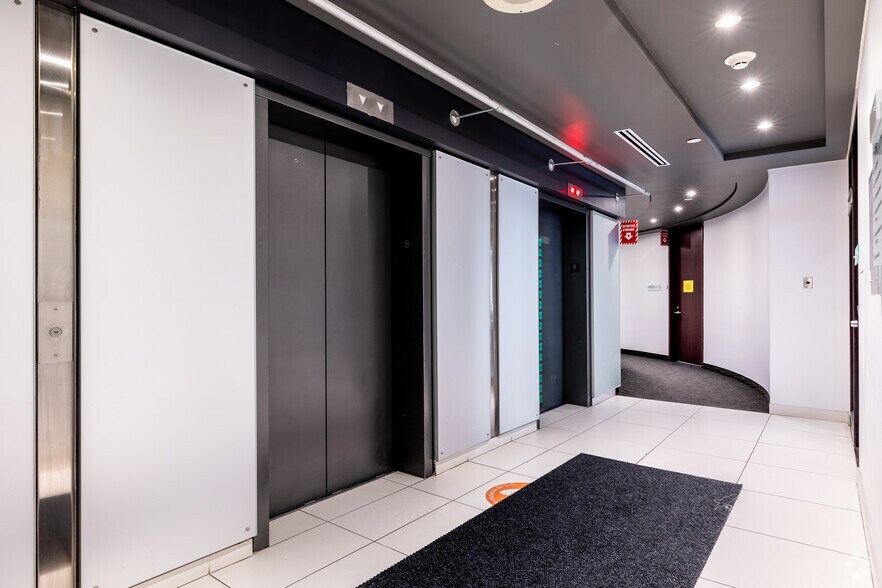 More Photos Of 1001 Rue Sherbrooke E, Montréal Office For Lease