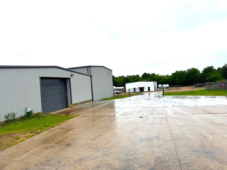 More Photos Of 6031 Fm 2767, Tyler Warehouse For Lease
