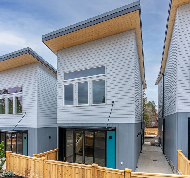 More Photos Of 940 NE Norton Ave, Bend Apartments For Sale