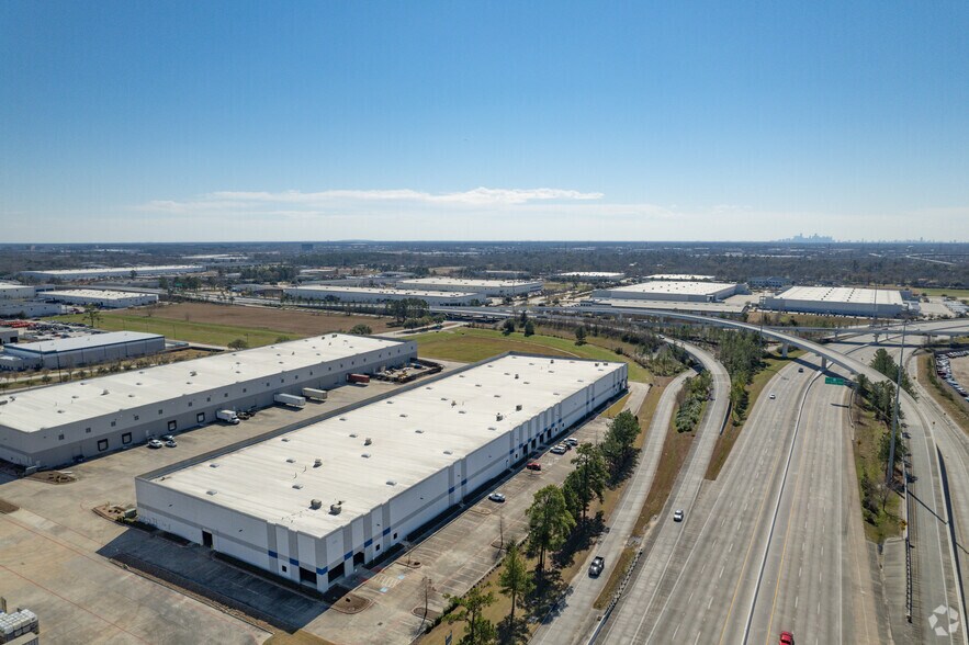 More Photos Of 16501 Central Green Blvd, Houston Warehouse For Lease