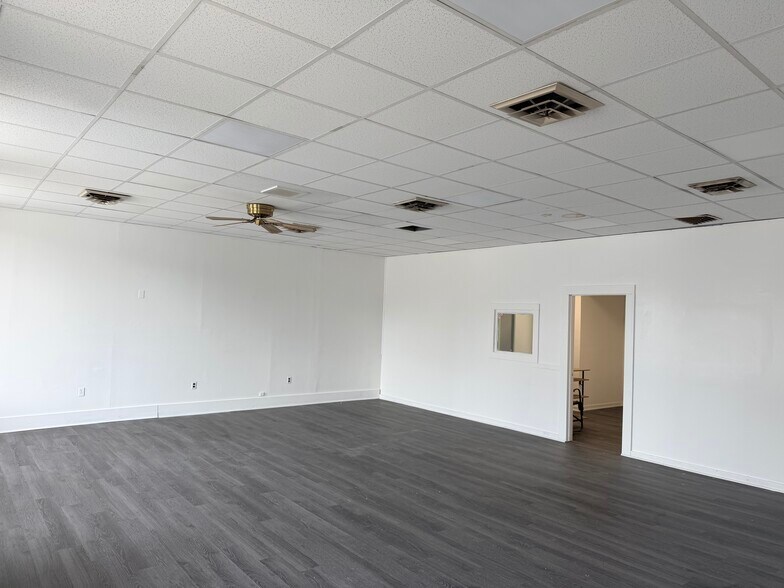 More Photos Of 210 Boston Rd, Chelmsford Storefront Retail Office For Lease