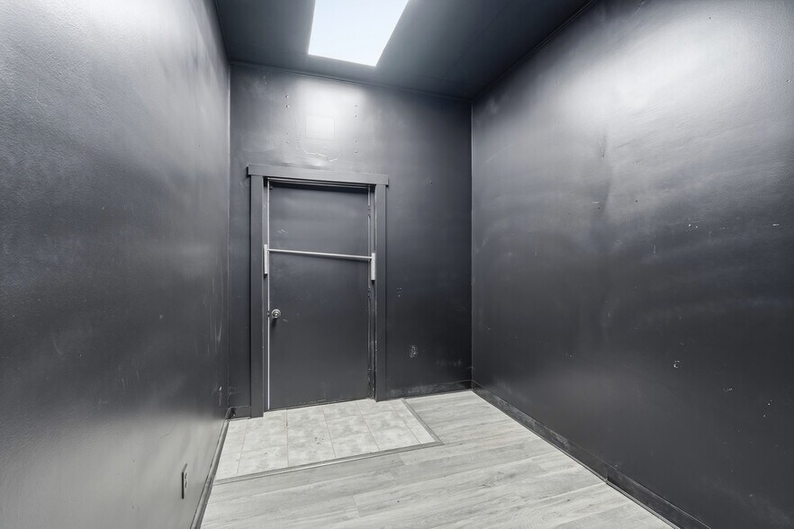 More Photos Of 1223 US-412, Siloam Springs Storefront For Lease