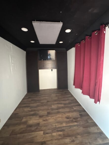 More Photos Of 10626 Magnolia Blvd, North Hollywood Loft Creative Space For Sale
