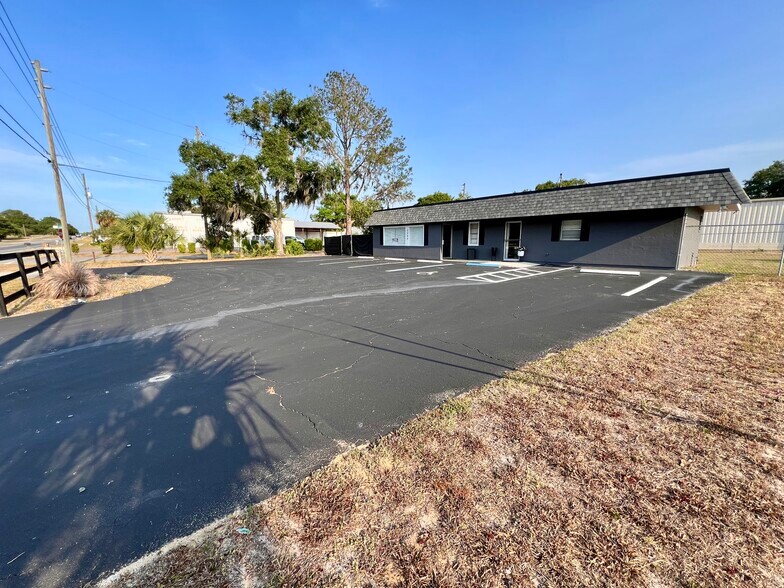 More Photos Of 2044 E Orange Avenue, Eustis Office For Lease