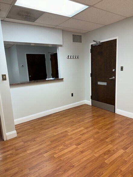 More Photos Of 611 S Carlin Springs Rd, Arlington Office For Sale