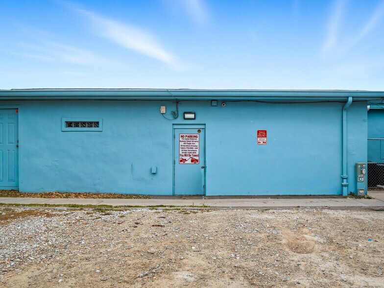 More Photos Of 415 Flagler Ave, New Smyrna Beach Storefront For Sale