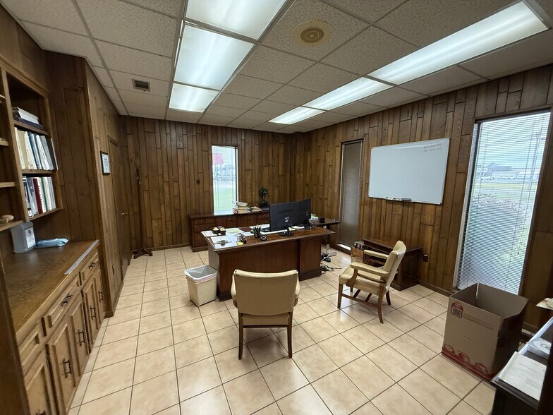More Photos Of 2015 S Main St, Stuttgart Warehouse For Sale