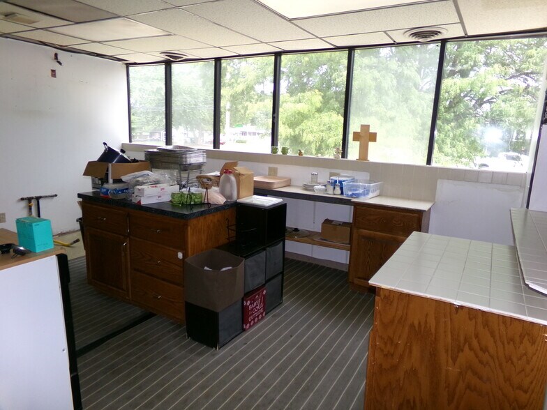More Photos Of 4021 W Michigan Ave, Lansing Office For Sale