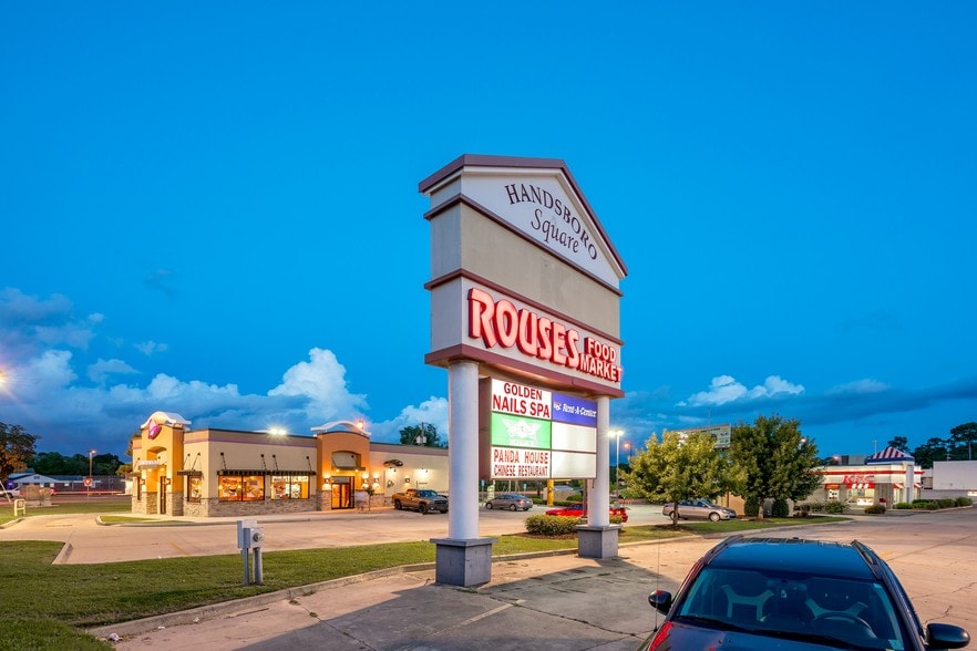 More Photos Of 1307-1355 E Pass Rd, Gulfport Storefront For Lease