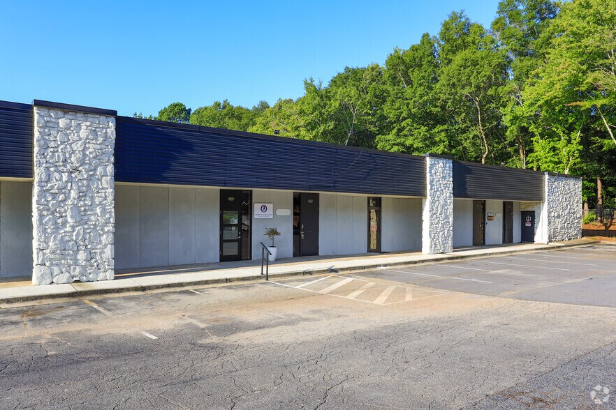 More Photos Of 2945 Stone Hogan Connector Rd, Atlanta Office For Lease