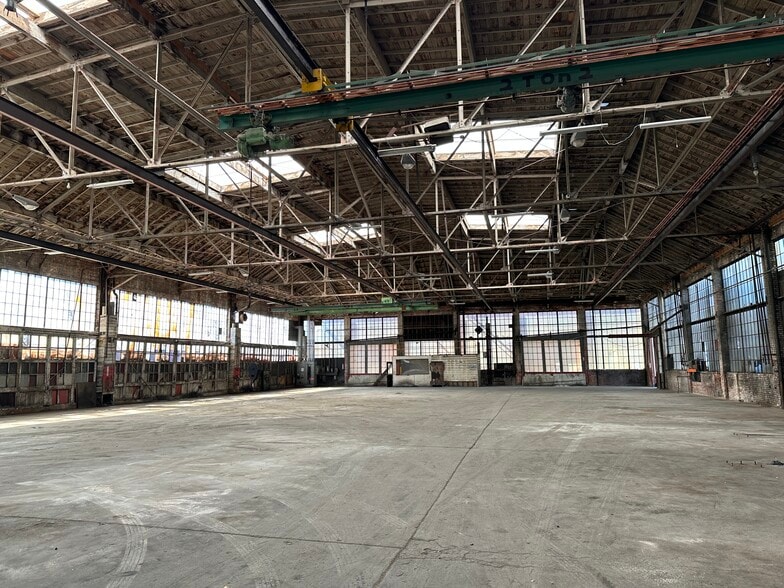 More Photos Of 2635-2717 Peralta St, Oakland Warehouse For Lease