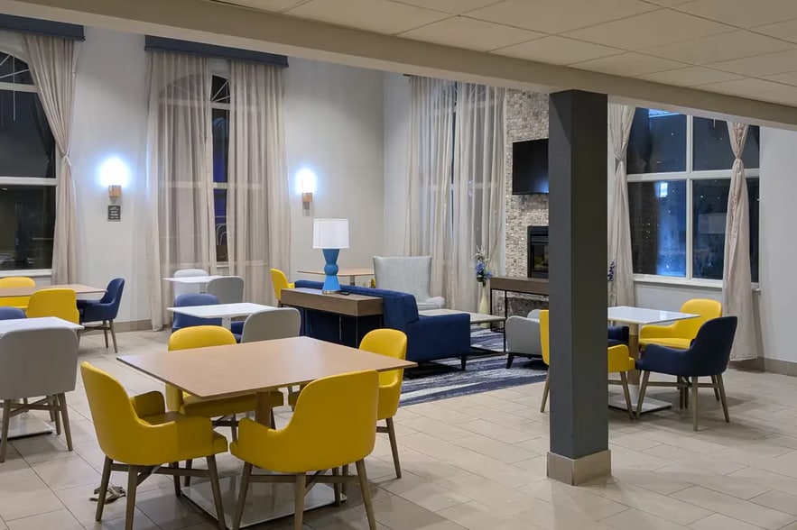 More Photos Of 11160 Dowlin Dr, Sharonville Hotel For Sale